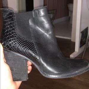 Aldo Black Ankle Booth w Snake Skin Accent